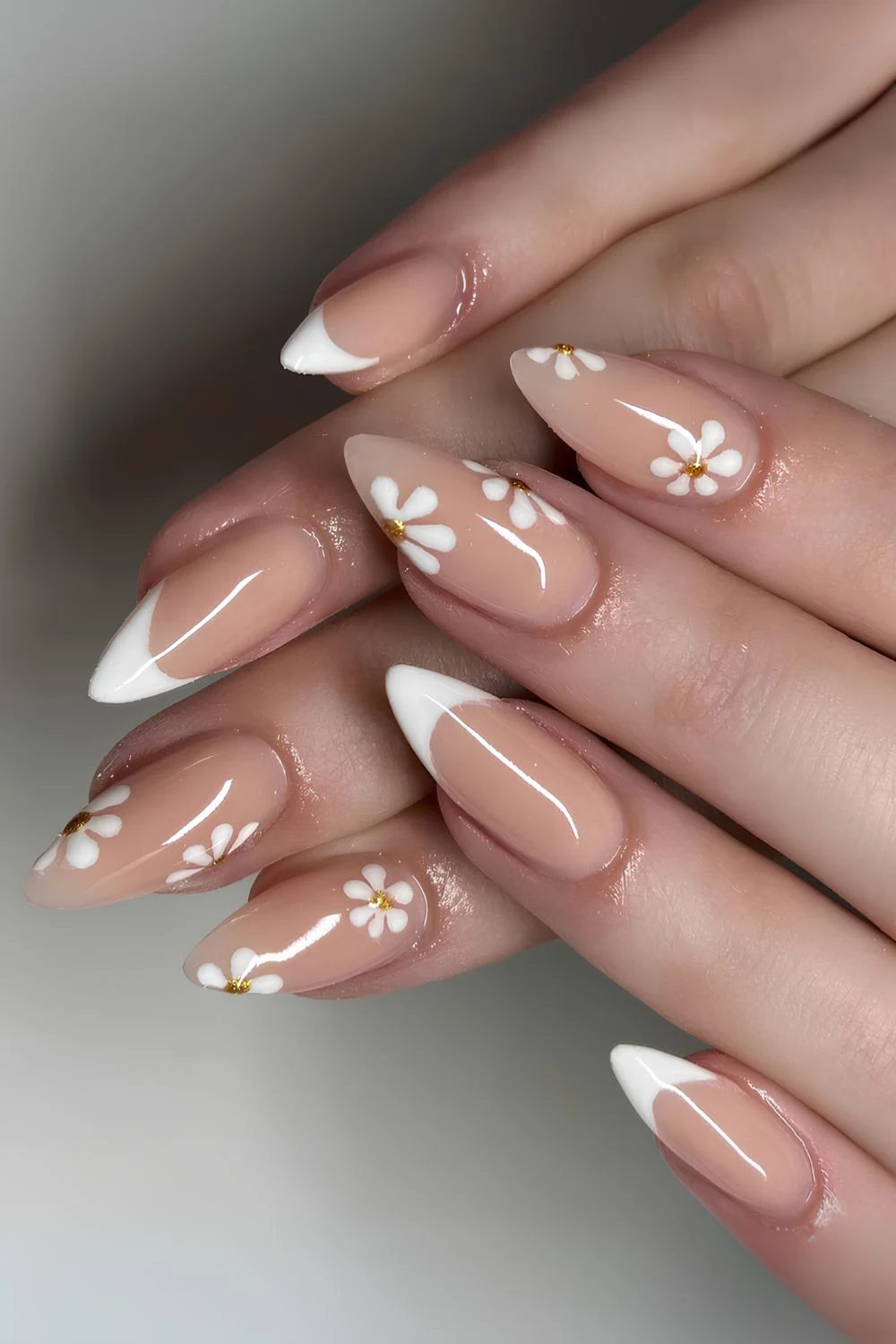 Simple Flower Nail: A Fresh, Feminine Nail Art Idea